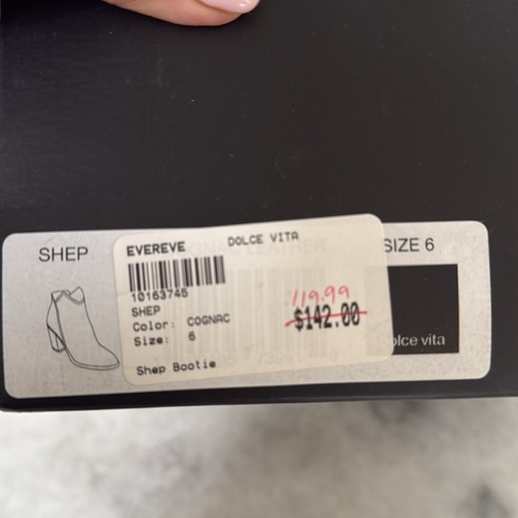 Dolce Vita Shep Bootie
Size 6
Cognac - Picture 3 of 3